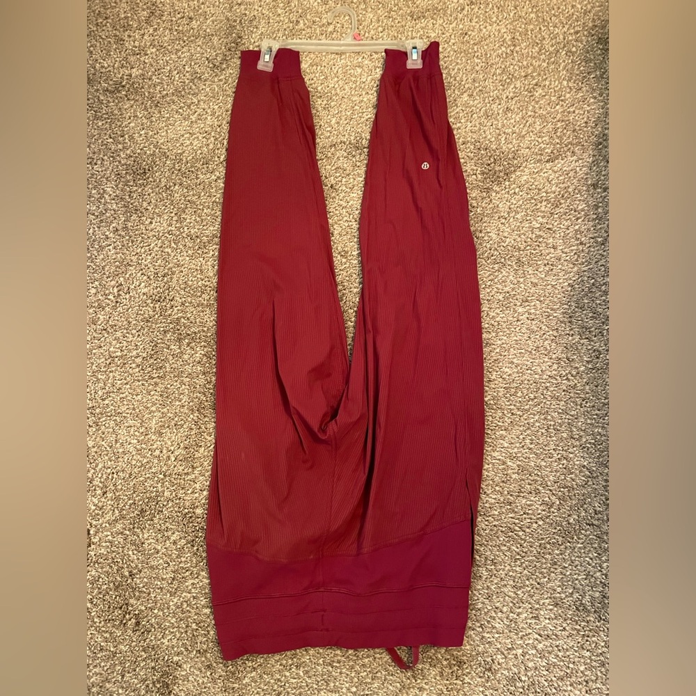 Lululemon joggers. Size 6. Ankle length (I am 5‘4 and it’s at my ankle)